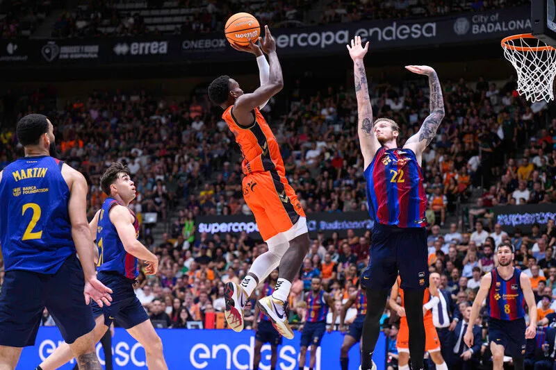 El Barcelona ganó por la mínima a un Valencia Basket que nunca se rindió y jugará la final contra la Penya