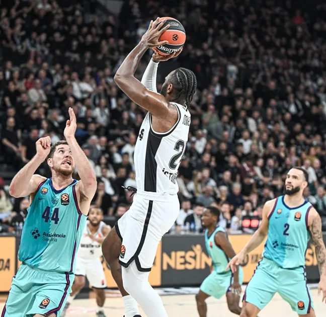 El Barça supo ganar al Besiktas (82-95) con solidez atrás y muchos jugadores aportando en ataque