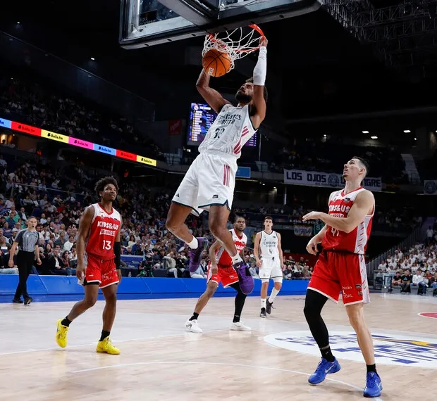 El Real Madrid apabulló sin esfuerzo a un flojísimo Manresa (120-83)